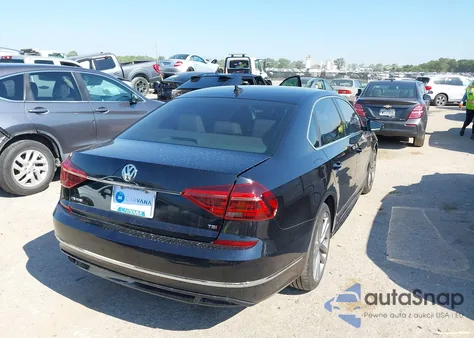 2017 Volkswagen Passat 1.8T R-Line z USA, uszkodzony, nr VIN 1VWDT7A38HC084036